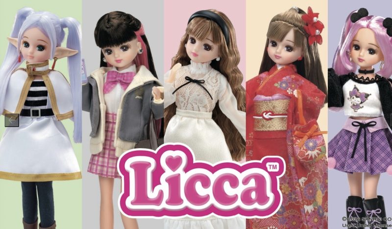 One of Tomy's LIcca promo banners shows Licca-chan dressed in five differebt outfits. From left to right, as Frieren from Frieren: Beyond Journey's End; in a cute day outfit with pink and white separates and a fleece-lined jacket, dark brown hair long and tied back; in a Victorian-styles gown of cream lace with black velvet ribbon detail and flowing golden-brown hair; in formal red and gold kimono with red flowers in her long reddish brown hair; and wearing a Kuromi sweatshirt and lilac plaid miniskirt, her long pink hair tied in bunches.